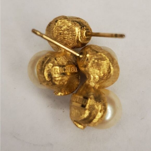 Richellue Faux Pearl Stud Earrings - Picture 6 of 8